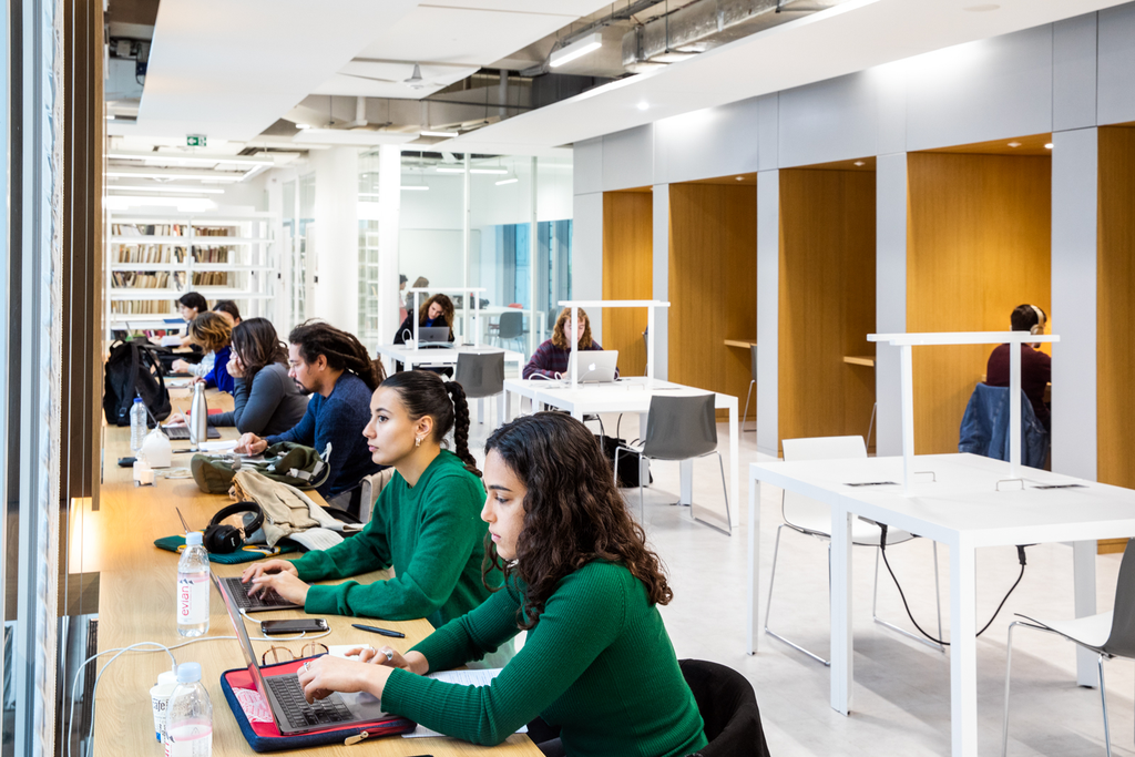 Les espaces de lecture à l'Humathèque